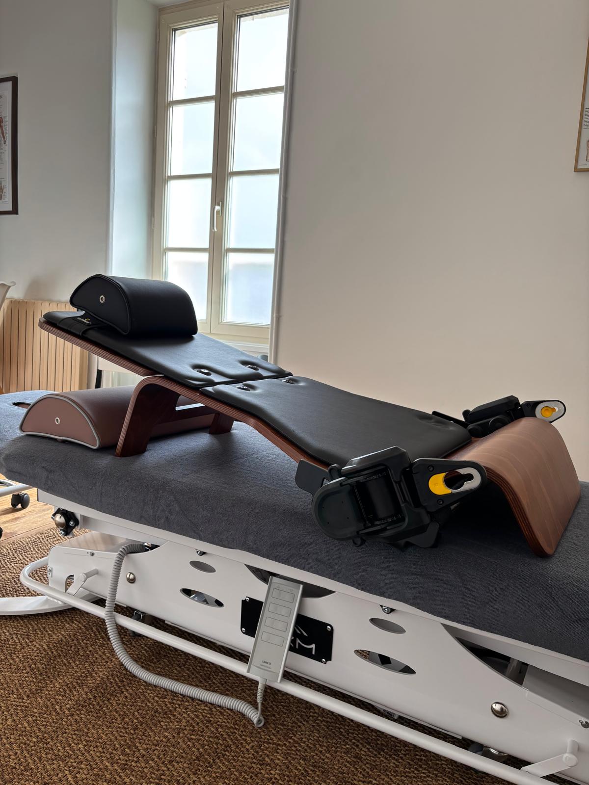 Machine LightBack - Technologie de décompression vertébrale au cabinet d'ostéopathie Nicodem Klein à Fontenay-le-Comte